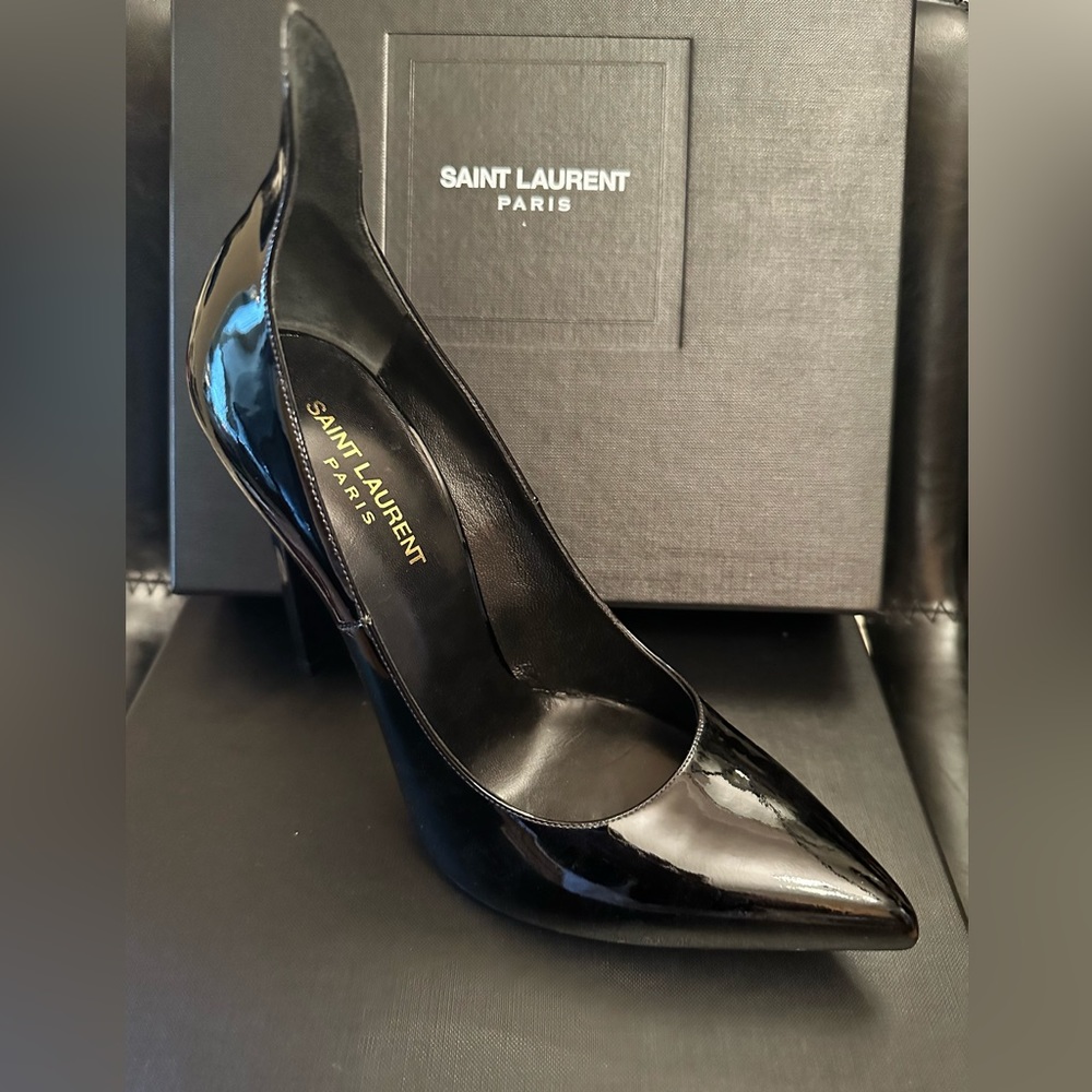 SAINT LAURENT BLACK PATENT WING BACK PUMPS SIZE 39.5